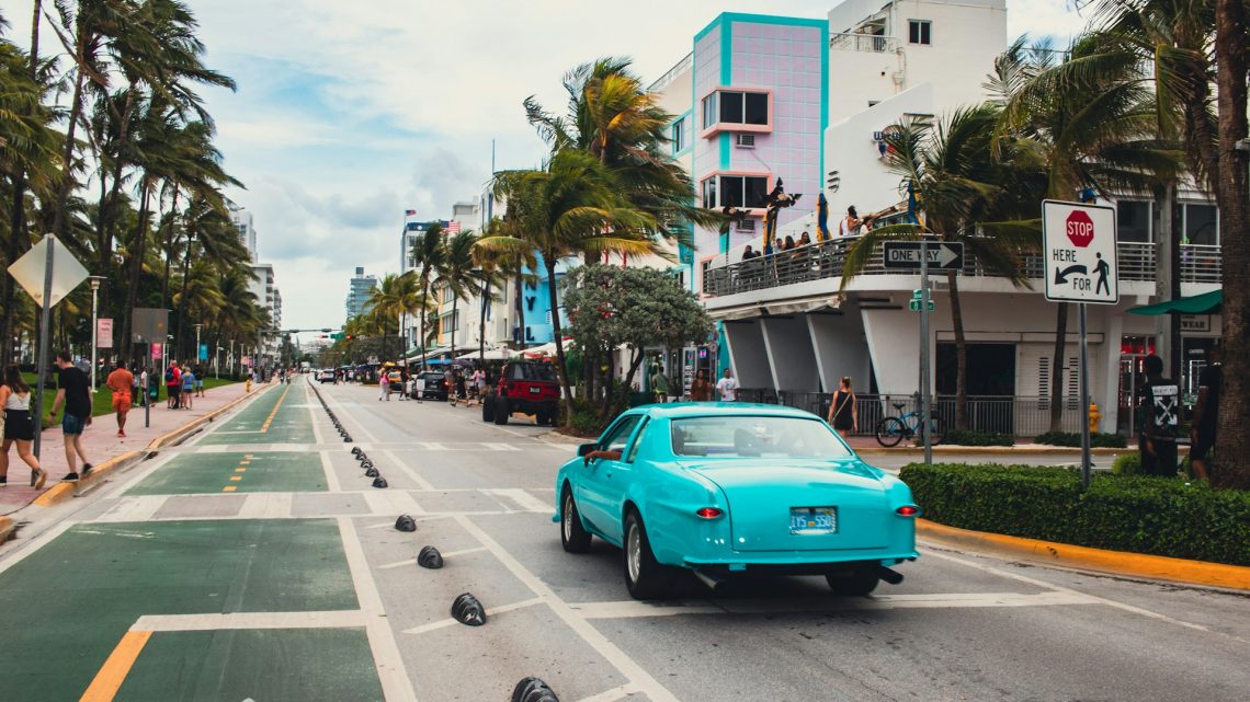 InDrive cresce no Brasil com viagens até 20% mais baratas que Uber e 99